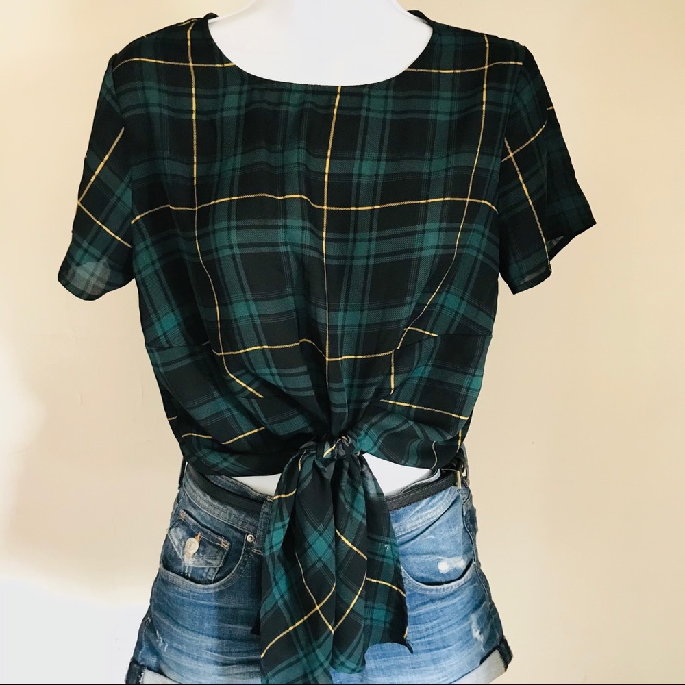 Women’s front-tie plaid short sleeve t-shirt
